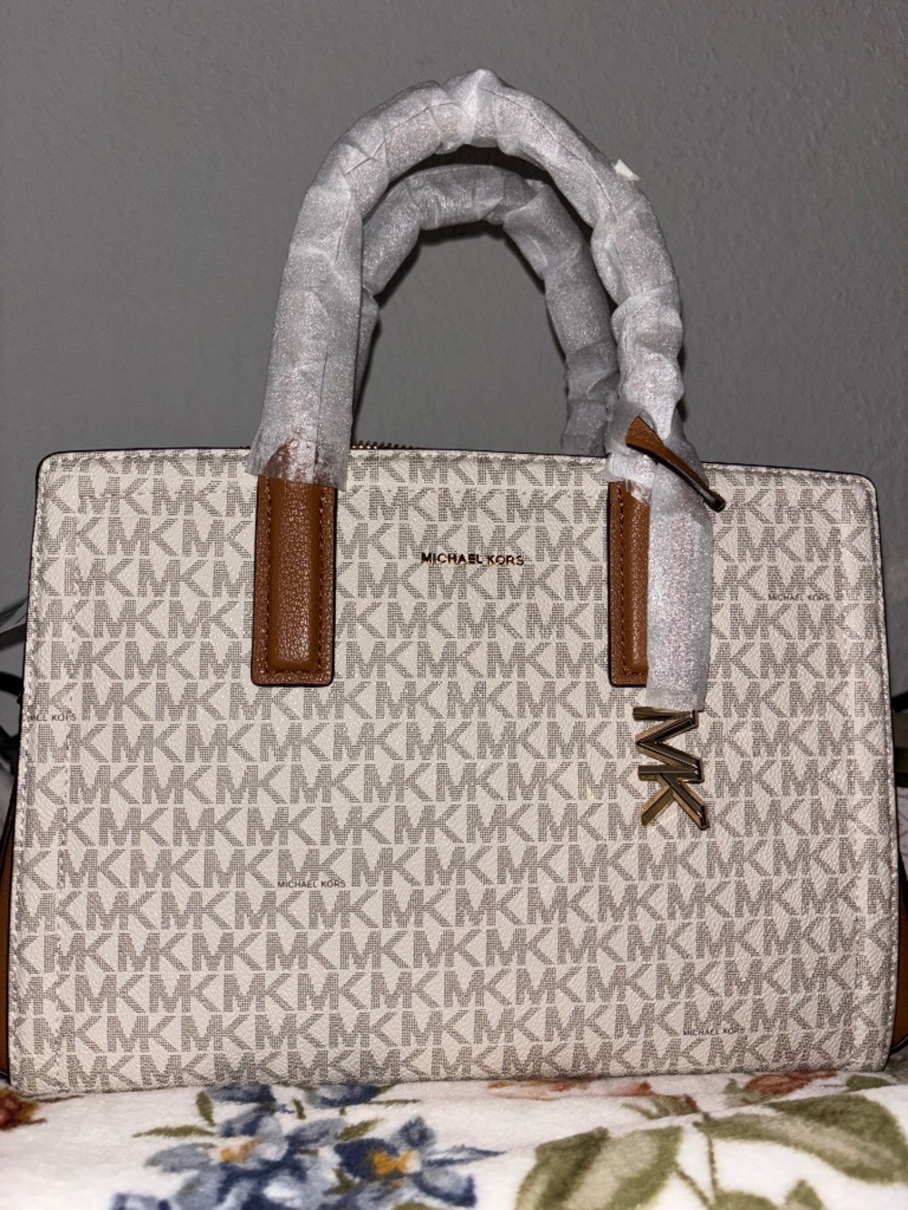Michael Kors Laila Medium Signature Satchel Vanilla/Acorn NEW